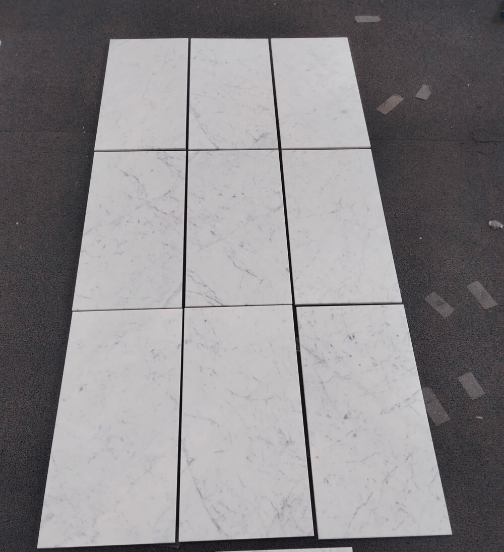 White Carrara tile
